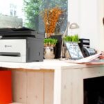 Impresora multifunción Xerox® C303a en un entorno de trabajo